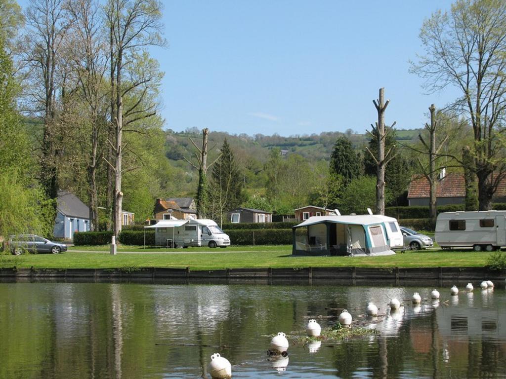 Hotel Camping des Rochers des Parcs à Clécy Extérieur photo